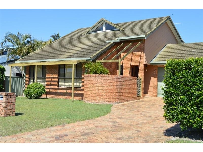 29 Melaleuca Dr, Yamba NSW 2464