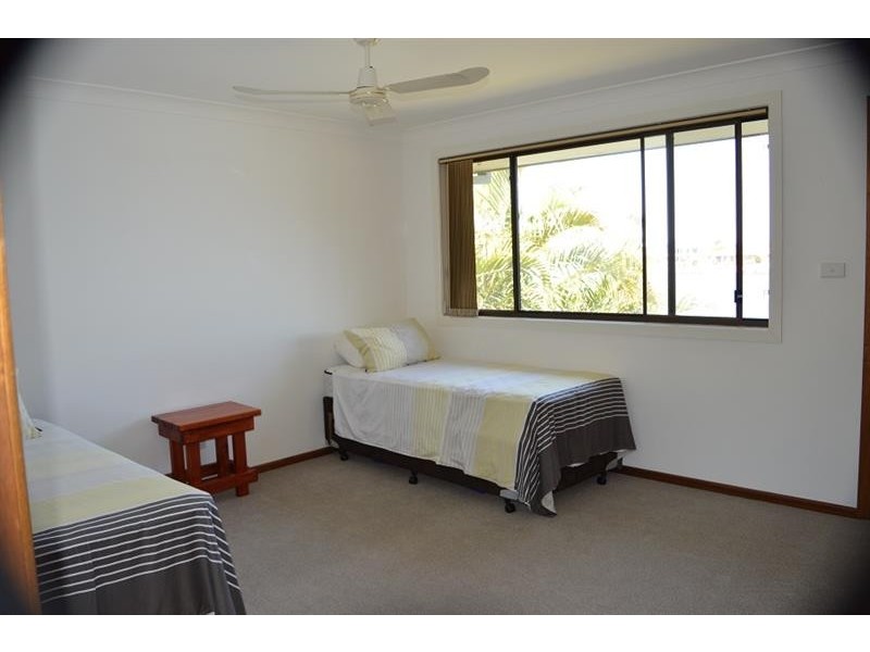 29 Melaleuca Dr, Yamba NSW 2464