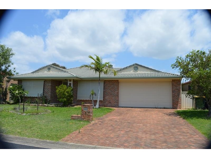 5 Abelia Ave, Yamba NSW 2464