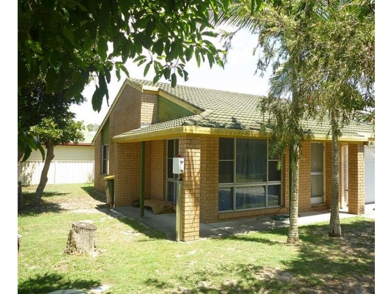 3/9 Hemingway Pl, Iluka NSW 2466