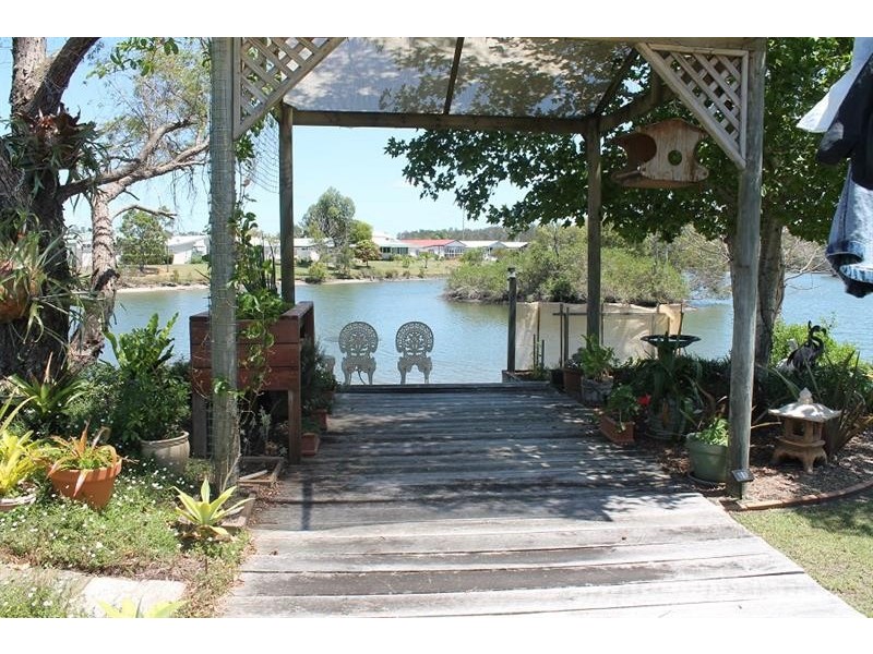 6 Arakoon Ct, Yamba NSW 2464