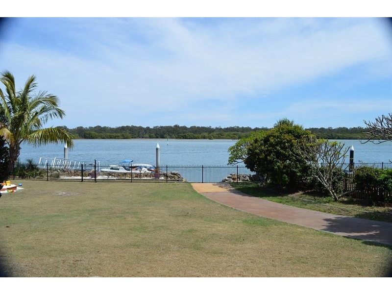 54 Palm Tce, Yamba NSW 2464