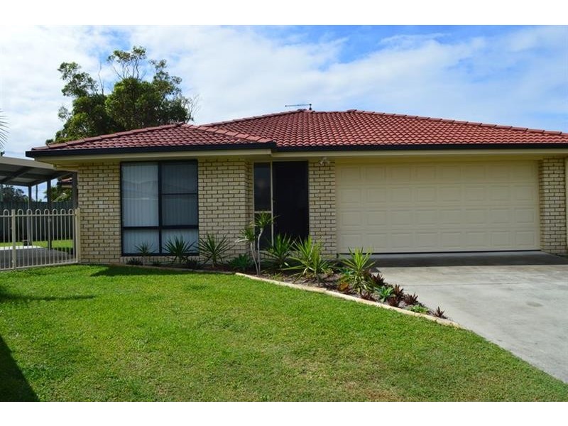 6 Investigators Pl, Yamba NSW 2464