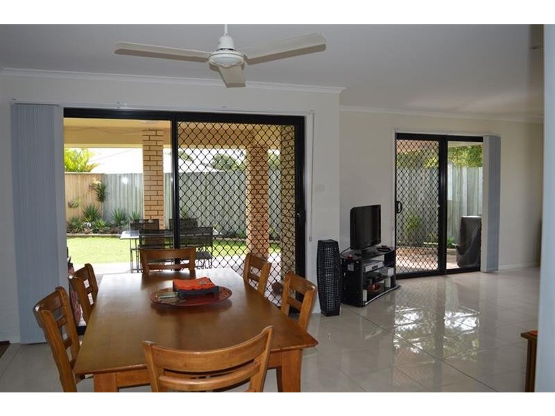6 Investigators Pl, Yamba NSW 2464