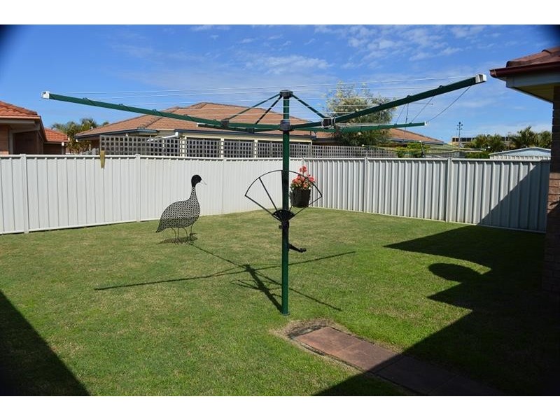 33 Lady Nelson Pl, Yamba NSW 2464