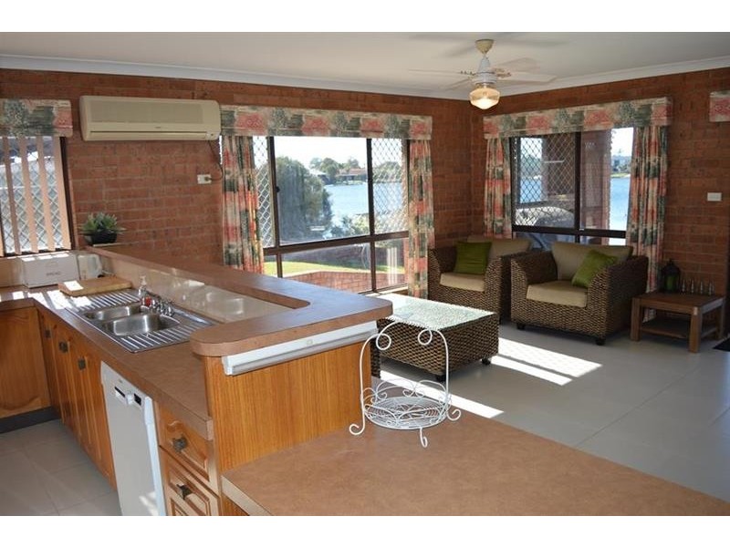 14 Acacia Cct, Yamba NSW 2464