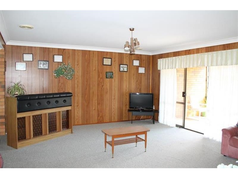 36 Coonawarra Ct, Yamba NSW 2464