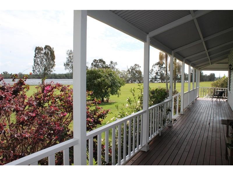 114 River Rd, Palmers Island NSW 2463