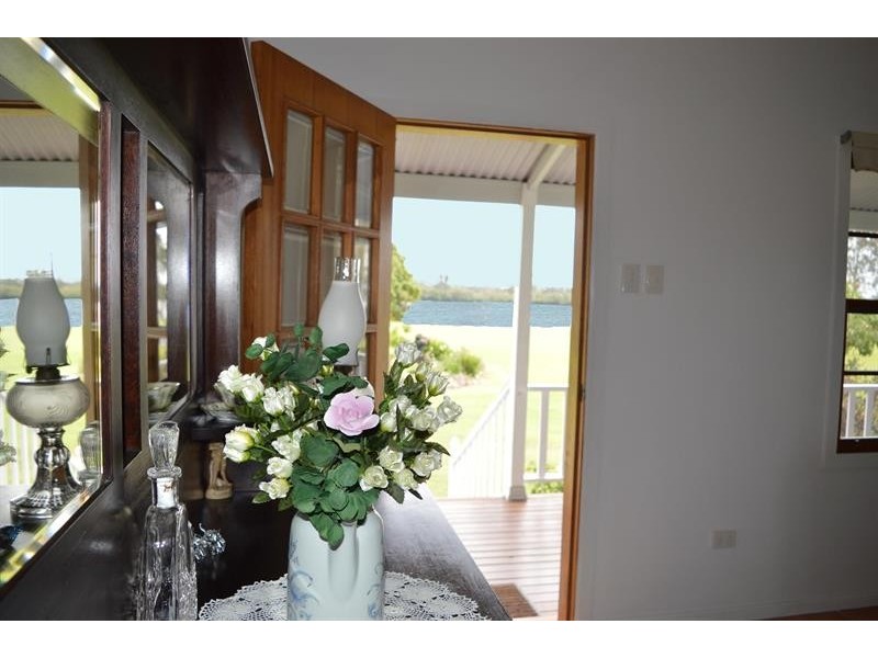 114 River Rd, Palmers Island NSW 2463