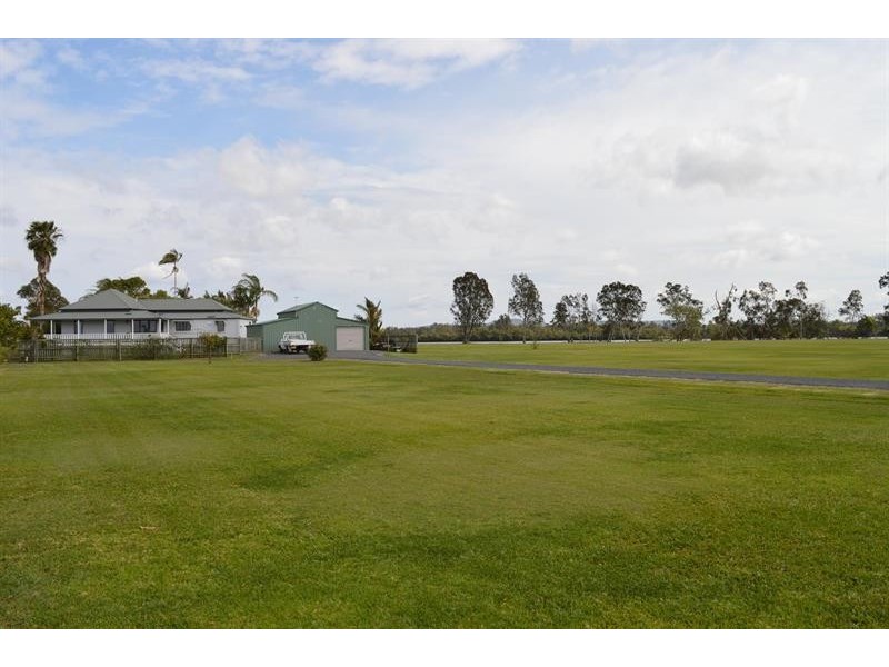 114 River Rd, Palmers Island NSW 2463