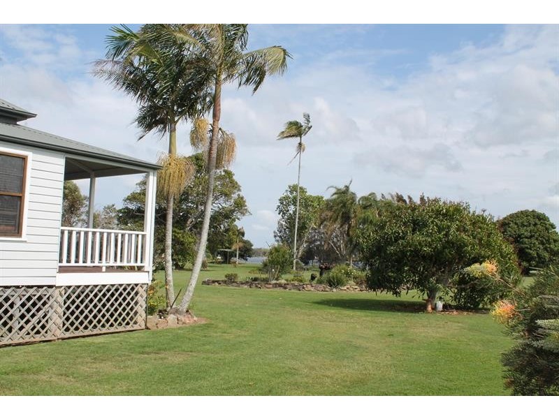 114 River Rd, Palmers Island NSW 2463
