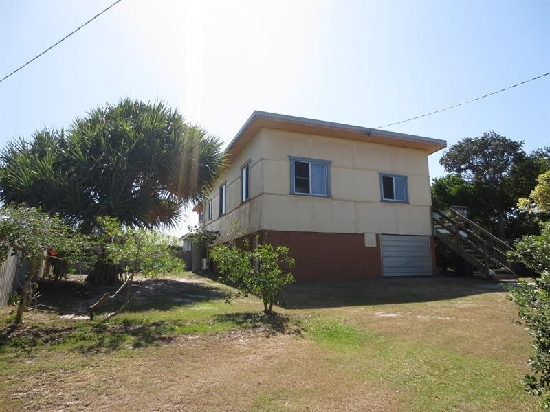 8 Poinsettia Cres, Brooms Head NSW 2463