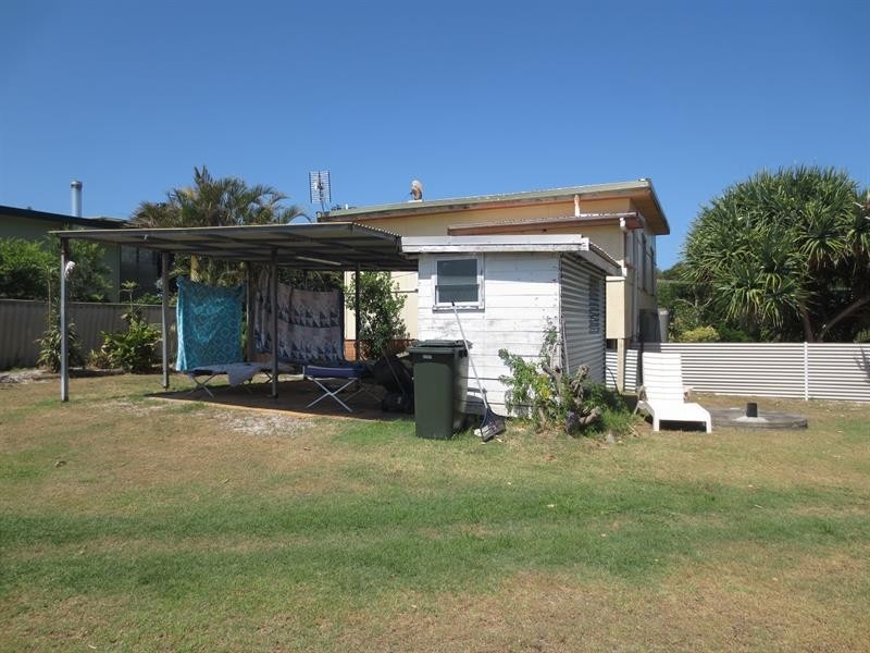 8 Poinsettia Cres, Brooms Head NSW 2463