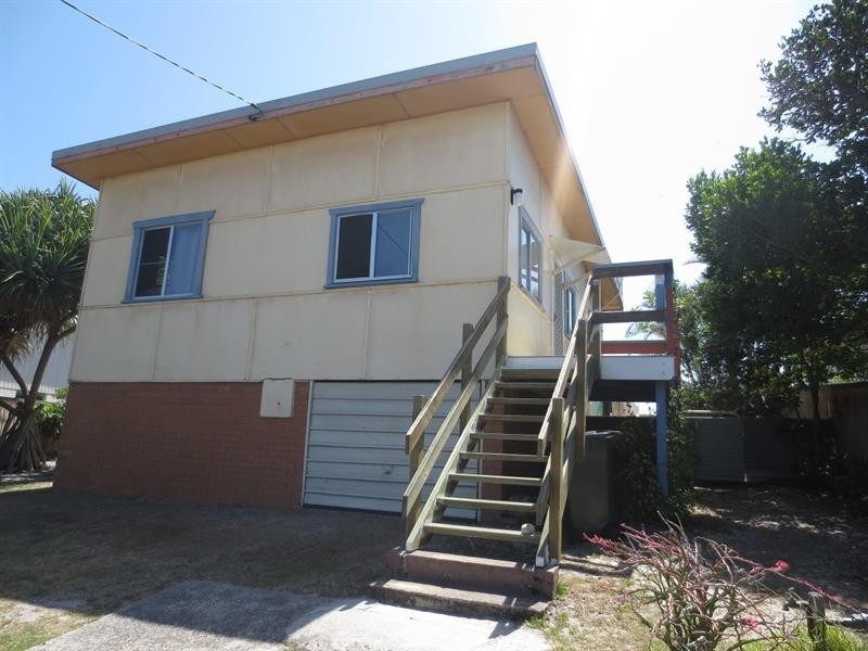 8 Poinsettia Cres, Brooms Head NSW 2463