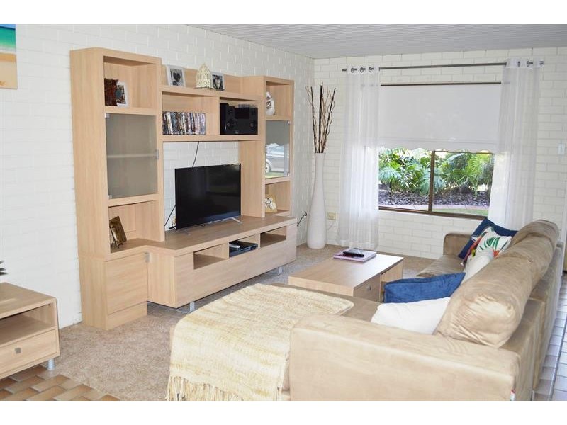 2/27 Loxton Ave, Iluka NSW 2466