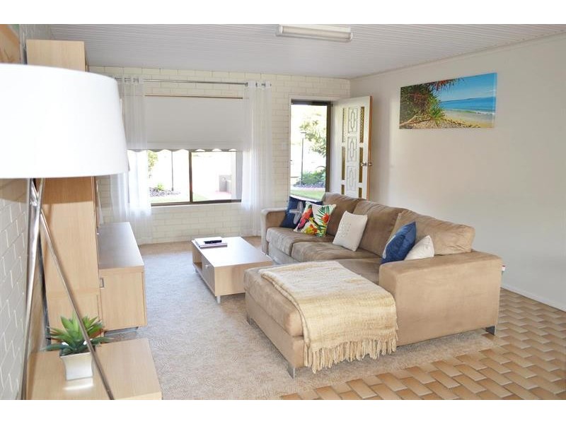2/27 Loxton Ave, Iluka NSW 2466