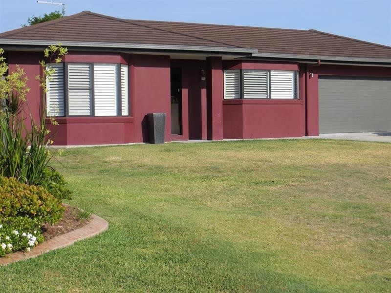 5 Tom Thumb Pl, Yamba NSW 2464