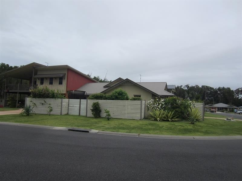 1/1 William Ave, Yamba NSW 2464