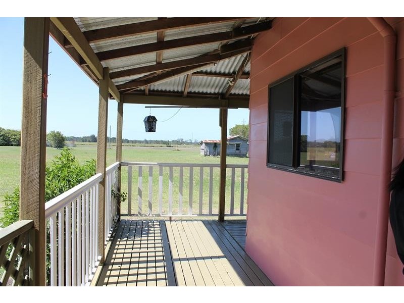 135 School Rd, Palmers Island NSW 2463