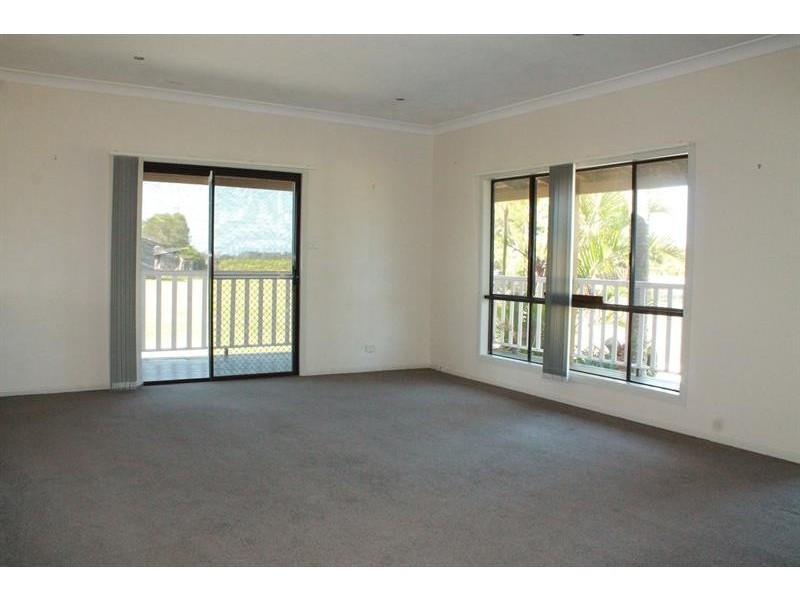 135 School Rd, Palmers Island NSW 2463