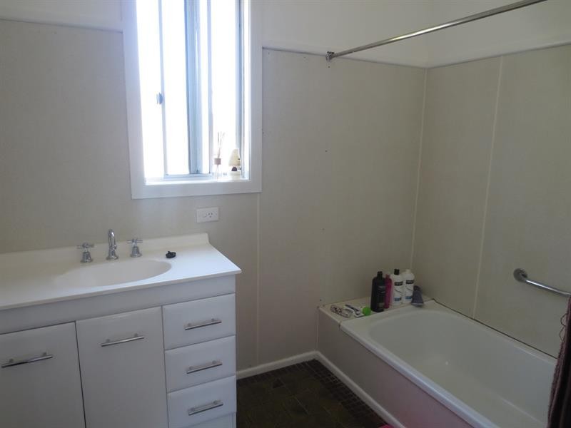 8 Poinsettia Cres, Brooms Head NSW 2463