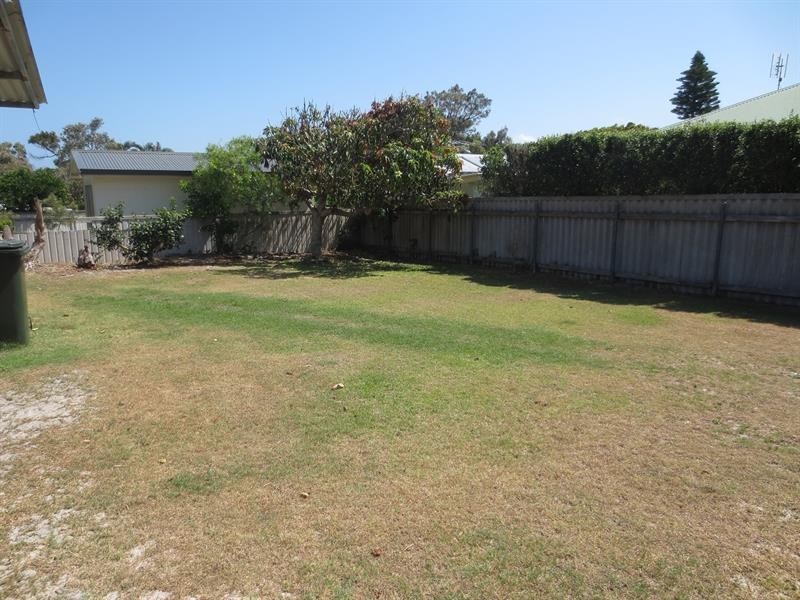 8 Poinsettia Cres, Brooms Head NSW 2463