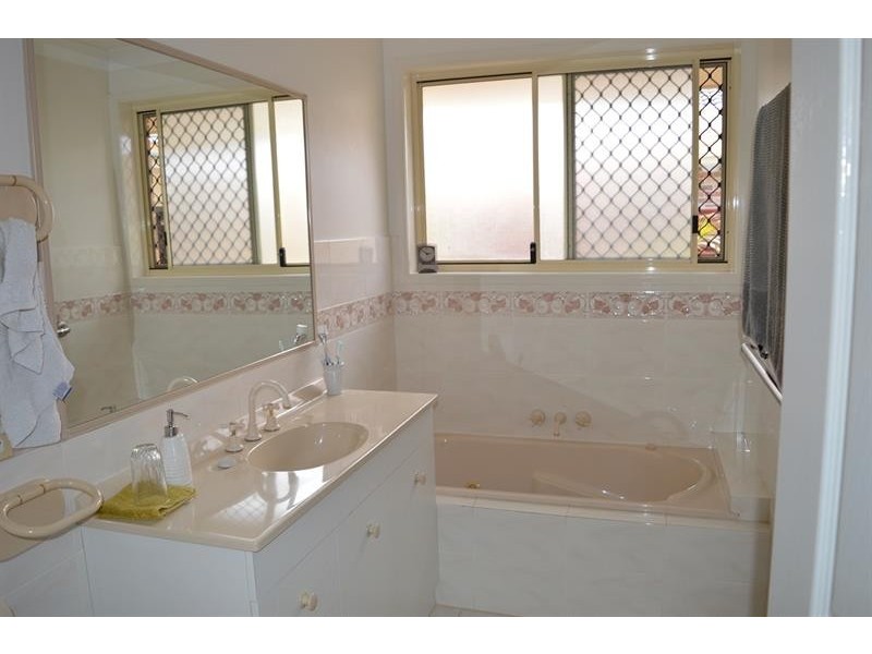 1/2A Kookaburra Ct, Yamba NSW 2464