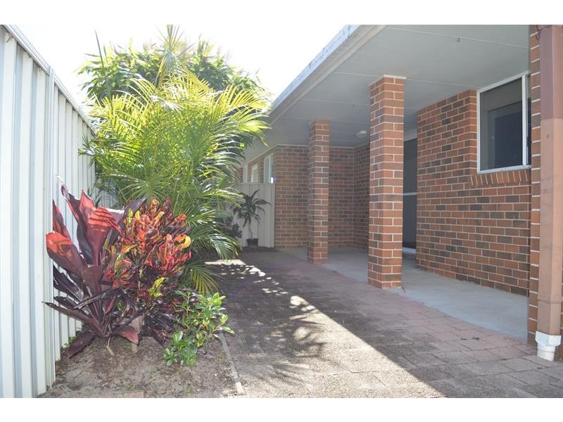 2/16 Heron Ct, Yamba NSW 2464
