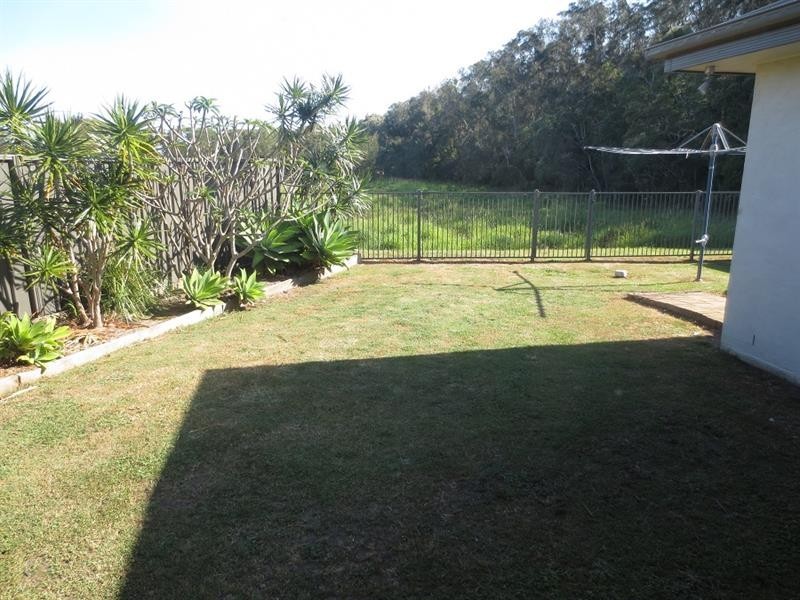 8 Buccaneers Ct, Yamba NSW 2464