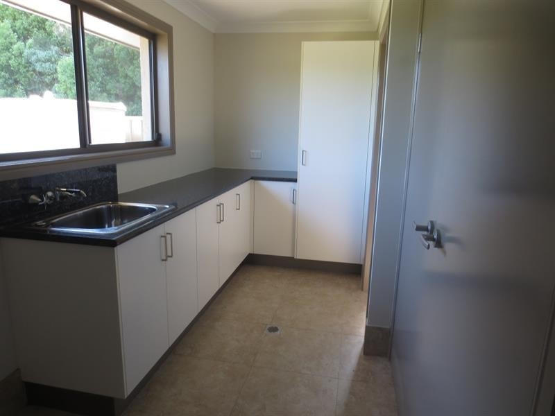 8 Buccaneers Ct, Yamba NSW 2464