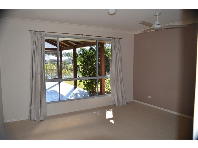 5 Newport Island Circuit, Yamba NSW 2464