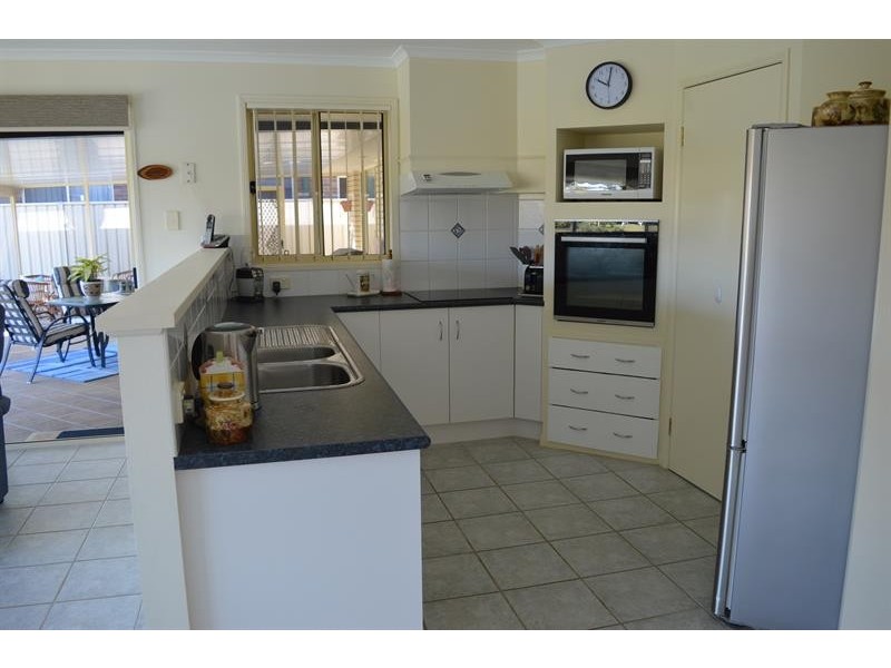 2/5A Bayview Dr, Yamba NSW 2464