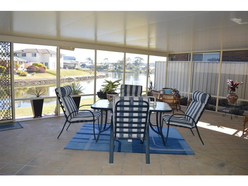 2/5A Bayview Dr, Yamba NSW 2464