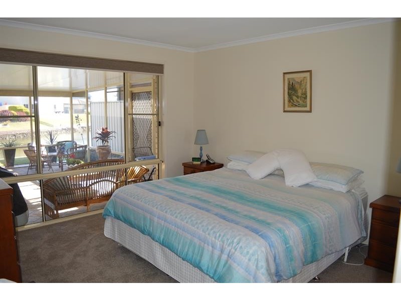 2/5A Bayview Dr, Yamba NSW 2464