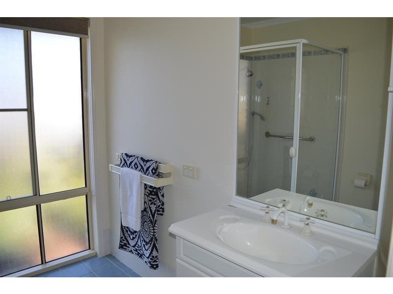 2/5A Bayview Dr, Yamba NSW 2464