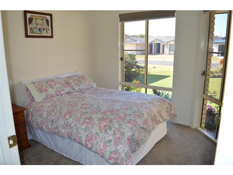 2/5A Bayview Dr, Yamba NSW 2464