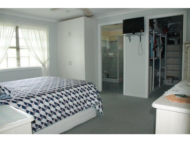 77 North Bank Rd, Palmers Island NSW 2463