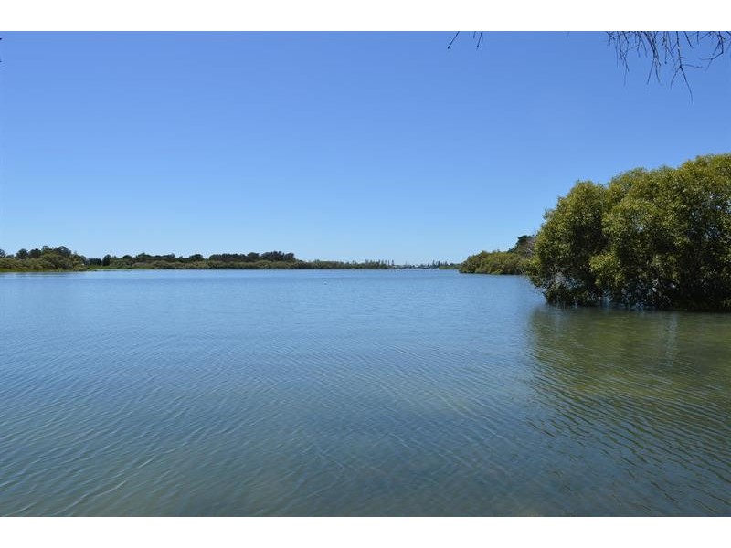 63 Shores Dr, Yamba NSW 2464