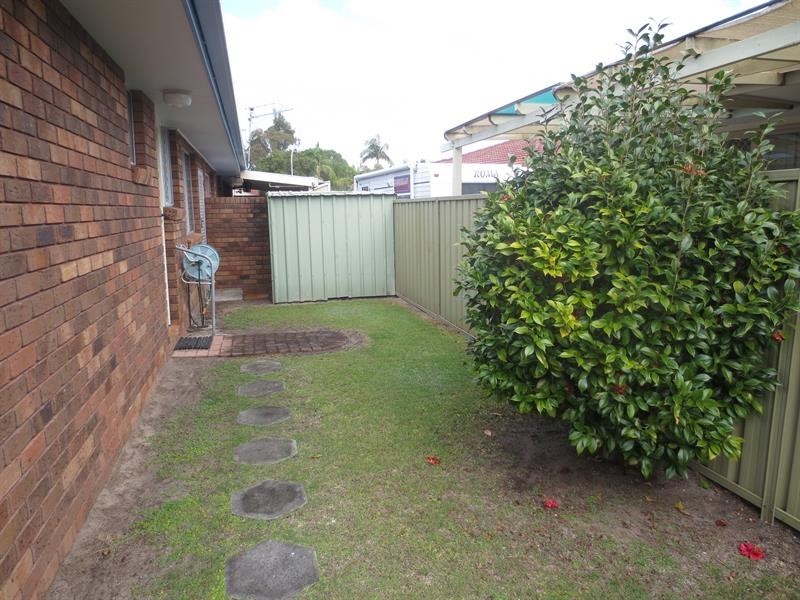 2/23 Casuarina Cl, Yamba NSW 2464