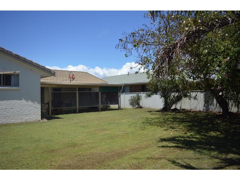 9 Heron Ct, Yamba NSW 2464