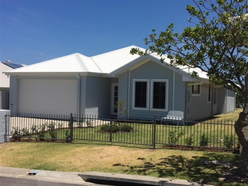 63 The Drive -, Yamba NSW 2464