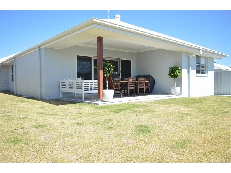 63 The Drive -, Yamba NSW 2464