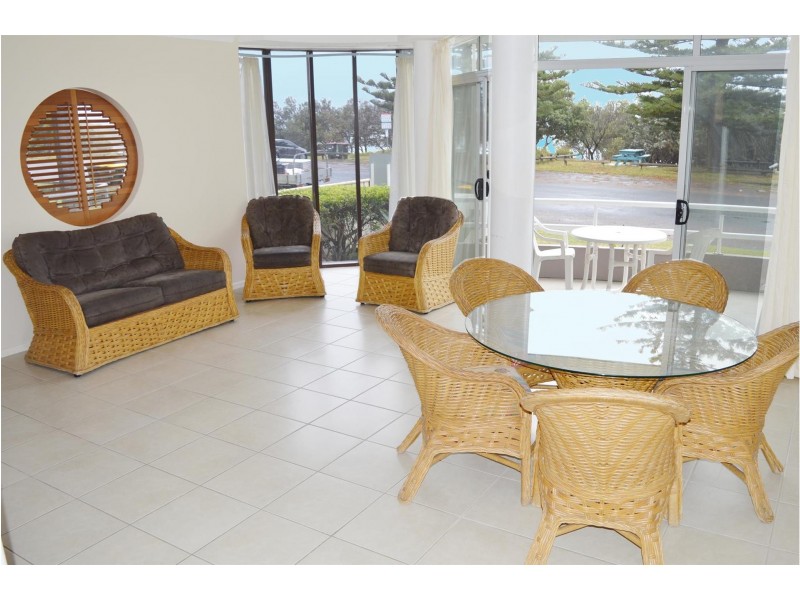 1/7 Pacific Pde, Yamba NSW 2464