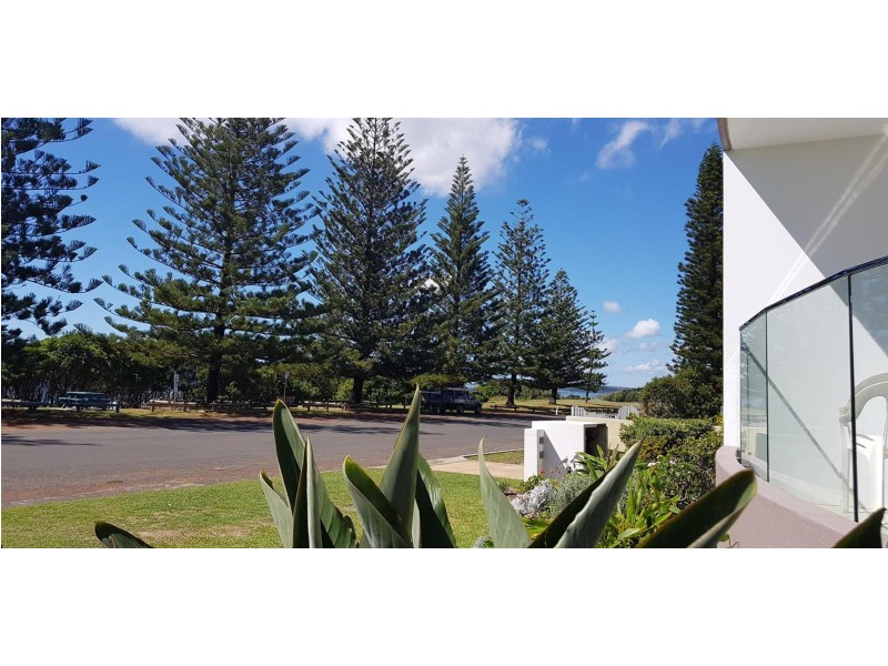 1/7 Pacific Pde, Yamba NSW 2464
