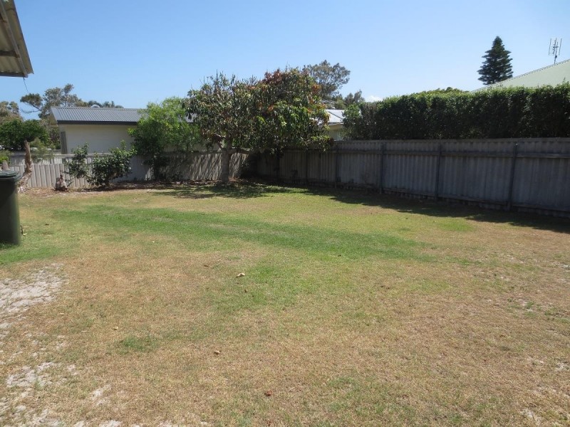 8 Poinsettia Cres, Brooms Head NSW 2463