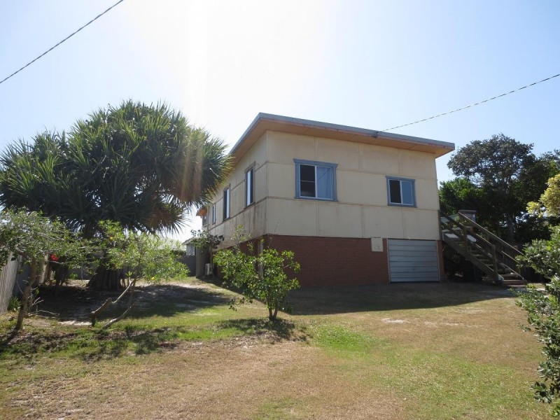8 Poinsettia Cres, Brooms Head NSW 2463