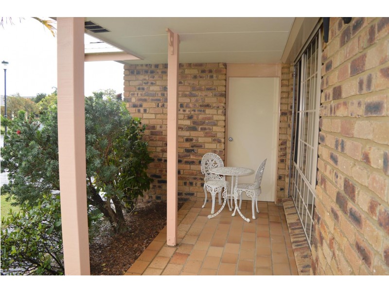 8 Palm Terrace, Yamba NSW 2464