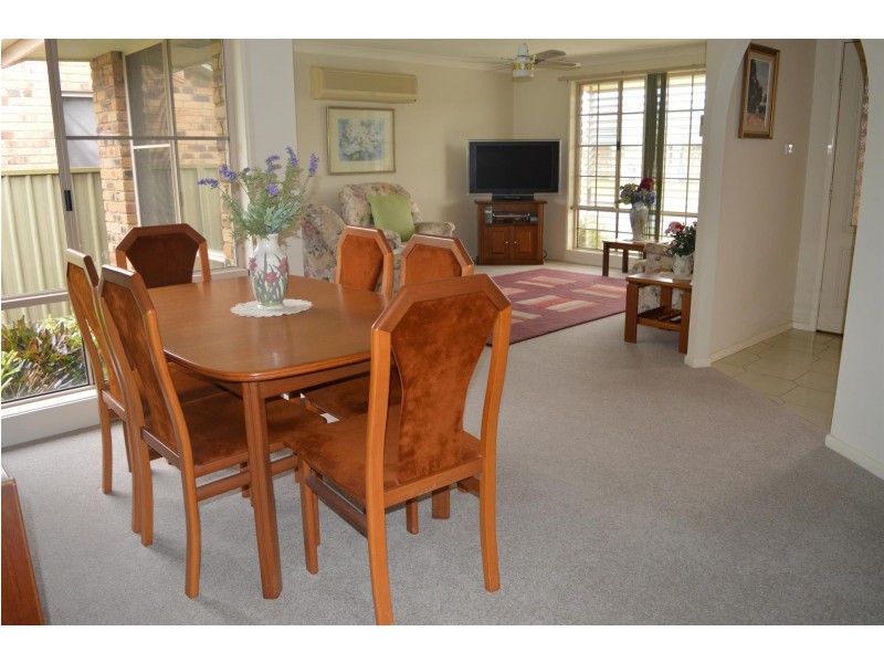 8 Palm Terrace, Yamba NSW 2464