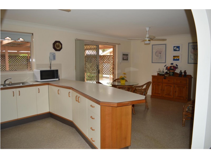 8 Palm Terrace, Yamba NSW 2464