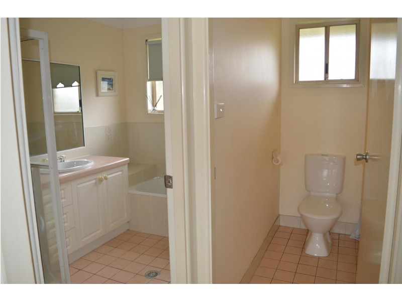 8 Palm Terrace, Yamba NSW 2464